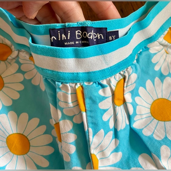 Mini Boden shorts and t-shirt set - Picture 6 of 8